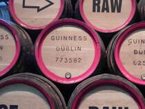 Bierfsser am St. James’s Gate in Dublin am 14.09.2012. Seit 1759 wird hier das berhmte irische Stout (dunkeles Bier) gebraut. Gegrndet von Arthur Guinness, gehren inzwischen alle Guinness-Bauereien zum britischen Diageo-Getrnkekonzern mit Sitz in London. Die Guinness- Brauerei gehrt zu der Topmarken dieser Stadt und kennzeichnet wie kaum eine andere Marke den Lebensstiel von Dublin. Dieses Bild abzulehnen bedeutet Ignoranz gegenber der irischen Identitt. Bitte zur Abstimmung stellen!