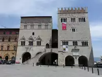 Todi, historische Pal�ste an der Piazza del Popolo (24.05.2022)