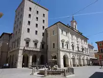 Rieti, Rathaus und Torre Civica an der Piazza Vittorio Emanuele II. (25.05.2022)