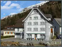 St. Gotthard ist ein beliebter Namensgeber f�r Unterk�nfte und Gasth�user am Gotthardpass. Das denkmalgesch�tzte Gasthaus in Hospental wurde 1722 erbaut. (19.04.2022)