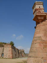 Trme und Mauern des Castell de Montjuic, einer alten Militrfestung aus dem 17. Jahrhundert. (Februar 2012)
