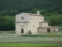 Caporciano, Pfarrkirche Santa Maria de' Centurelli, erbaut von 1502 bis 1561 (26.05.2022)