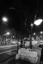 Eine aus Mosaiksteinen gefertigte Sitzbank in der N�he der Casa Batll� in Barcelona. (Februar 2012)