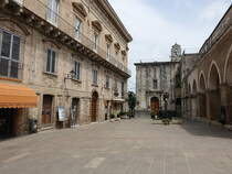 Guardiagrele, historische Huser an der Piazza St. Maria Maggiore (26.05.2022)