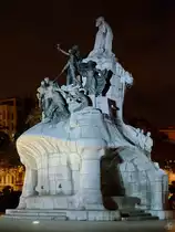 Dieses modernistische Denkmal aus dem Jahr 1910 ist Doktor Bartolom Robert gewidmet, einem Arzt und Politiker der katalanischen nationalistischen Ideologie. (Barcelona, Februar 2012)