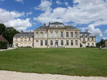 Chateau Arcelot in Arceau, erbaut von 1761 bis 1764 durch den Architekten Thomas Dumorey fr Philibert II., Marquis von Arcelot (01.07.2022)