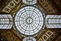 Die Glaskuppel der Galleria Vittorio Emanuele II, einer Einkaufsgalerie aus dem 19. Jahrhundert. (Mailand, Juni 2014)