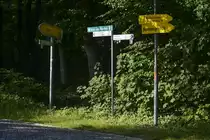Schilder an der Ecke Alte Zollstra�e/Alter Kirchenweg in Kupferm�hle (Gemeinde Harrislee). Hier wurde Lord Haw-Haw - Spitzname f�r William Joyce - am 28. Mai 1945 von den Briten erschossen. Er war Sprecher des von Deutschland ausgestrahlten englischsprachigen Radiopropagandaprogramms w�hrend des Zweiten Weltkriegs. Aufnahme: 17. Juli 2022.