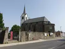 Elvange, Pfarrkirche Sainte Jean Baptiste in der Rue du Emerange (18.06.2022)
