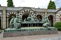 F�r das Grabmal der Familie Campari wurde 1939 das Abendmahl von Leonardo da Vinci als bronzene Plastik geschaffen. (Cimitero Monumentale Mailand, Juni 2014)