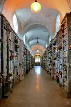 Ein Kolumbarium auf dem Zentralfriedhof von Mailand. (Juni 2022)