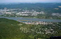 Luftaufnahme von 2003, im Vordergrund Oberwinter, Kreis Ahrweiler, Rheinland Pfalz und gegen�ber auf der anderen Seite des Rheins liegt Rheinbreitbach, Kreis Neuwied, Rheinland Pfalz. Von hier nach links �bergehend kommt Bad Honnef, Nordrhein-Westfalen. 