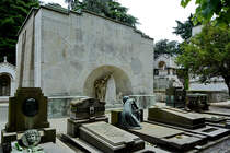 Viele kleine und groe Grabsttten auf dem Zentralfriedhof von Mailand. (Juni 2022)