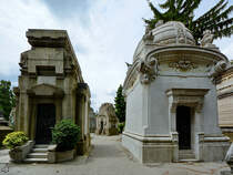 Auf dem Zentralfriedhof von Mailand gibt es eine Unmenge an prachtvollen Mausoleen. (Juni 2022)