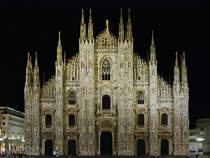 Mit dem Bau des Mailnder Doms wurde bereits 1386 begonnen, ab dem Jahr 1567 wurde mit der Gestaltung der Fassade im klassisch-barocken Stil begonnen, welche erst im Jahr 1805 beendet waren. (Juni 2014)