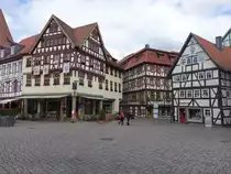 Schmalkalden, historische Fachwerkh�user am Altmarkt (15.04.2022)