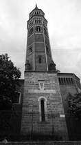 Der Turm der 1336 erbauten Hofkirche des heiligen Gotthard (Chiesa di San Gottardo in Corte), welche sich in der Altstadt von Mailand befindet. (Juni 2014)