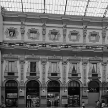 Ein Teil der Fassade im Innern der Galleria Vittorio Emanuele II. (Mailand, Juni 2014)