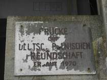 Hinweisschild an der Bahnbrcke, B 112. Zustand 14.08.2007