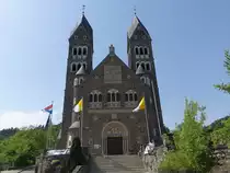 Clervaux, Pfarrkirche St. Cosmas und Damian, erbaut von 1910 bis 1912 (19.06.2022)