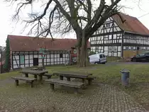 Rohr, historische Fachwerkh�user am Lindenplatz (26.02.2022)