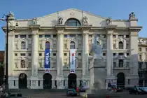 Die Mail�nder B�rse befindet sich im von 1929 bis 1932 im Stil des Neoklassizismus gebauten Palazzo Mezzanotte. (April 2015)