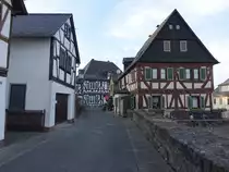 Braunfels, historische Fachwerkh�user in der Stra�e Auf der Sch�tt (12.03.2022)