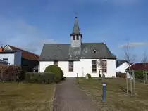 Ebersgöns, evangelische Kirche in der Schustergasse, erbaut im 13. Jahrhundert, 1772 erweitert (12.03.2022)