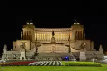 Das von 1885 bis 1913 erbaute Viktor-Emanuelsdenkmal (Monumento Nazionale a Vittorio Emanuele II) ist ein klassizistischer Marmortempel zu Ehren von Italiens erstem K�nig. (Rom, Dezember 2015)