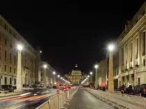 Die zum Richtung Petersdom f�hrende Stra�e der Vers�hnung (Via della Conciliazione) in Rom wurde zum p�pstlichen Jubeljahr 1950 fertiggestellt. (Dezember 2015)