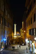 Blick durch die Gassen Roms auf die zwischen 112 und 113 nach Christus errichtete Trajanss�ule. (Dezember 2015)