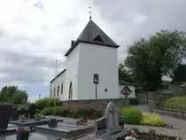 Oberwampach, Pfarrkirche Saint-Remacle in der Stra�e Am Wolereck (21.06.2022)