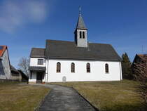 Oberwetz, evangelische St. Johannes Kirche, barocke Saalkirche mit Rechteckchor und Dachreiter, erbaut im 17. Jahrhundert (12.03.2022)