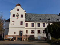 Schloss Ober-Mrlen, erbaut 1569, nach Brand erneuert 1717, heute Rathaus (12.03.2022)