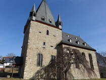 Oberkleen, evangelische Wehrkirche St. Michaelis, erbaut im 15. Jahrhundert (12.03.2022)