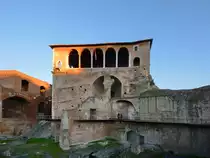 Eines der vielen ausgegrabenen Geb�ude des antiken Roms. (Dezember 2015)