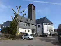 Mengerskirchen, Pfarrkirche St. Maria Magdalena, erbaut 1959 (13.03.2022)