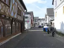 Merenberg, Fachwerkh�user und Stadttor in der Kirchstra�e (13.03.2022)