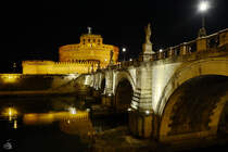 Die 134 nach Christus fertiggestellte Engelsbrcke fhrt direkt zur Engelsburg. (Rom, Dezember 2015)