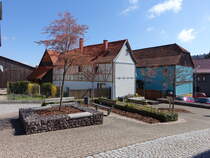 Grfenroda, Fachwerkhuser am Kellnerplatz (16.04.2022)