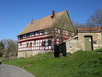 Elxleben, Fachwerkgehft in der Wegeklinge (17.04.2022)