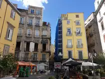 Neapel, H�user am Platz Largo Banchi Nuovi (22.09.2022)