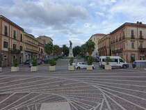 Giulianova, Denkmal fr Vittorio Emanuele an der Piazza della Liberta (16.09.2022)