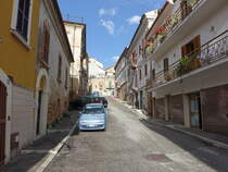 Mosciano Sant Angelo, Huser in der Via Giovanni de Benedictis (16.09.2022)