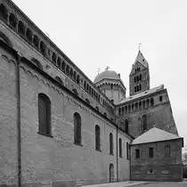 Der im 11. Jahrhundert errichtete Dom zu Speyer diente �ber Jahrhunderte als Grabst�tte f�r Kaiser. (Dezember 2014)
