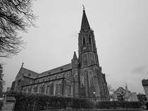 Die Pfarrkirche St. Marien in Neustadt an der Weinstrae wurde in den Jahren von 1860 bis 1862 erbaut. (Dezember 2014)