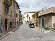 Trasacco, H�user in der Via Castel Missino (19.09.2022)