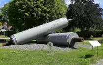 Waldkirch, die zwei gr��ten Musikwalzen der Welt aus finnischem Granit, �ber 50 Tonnen schwer, diese ehemaligen Papierwalzen aus der Industrie hat der Karlsruher K�nstler Riesterer mit Edelstahlstiften versehen, so das man theoretisch damit Musik machen k�nnte, z.B. ist auf der unteren Walze das Lied  La Paloma  eingearbeitet, seit 2011 stehen sie am Stadteingang und erinnern an die �ber 200-j�hrige Tradition  des Drehorgelbaus in der Stadt, Juli 2022