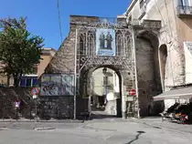 Teano, Porta Napoli, erbaut im 11. Jahrhundert (21.09.2022)