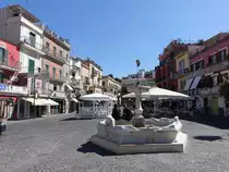 Pozzuoli, Brunnen und H�user am Corso della Repubblica (22.09.2022)